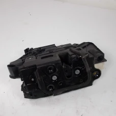 MEHANIZAM ZAKLJUČAVANJA PREDNJA DESNA Škoda Fabia 2011 1.2 TSI AUT. 5N1837016C