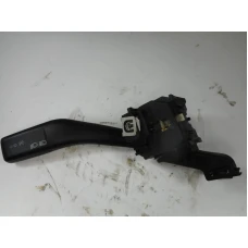 RUČICA POD VOLANOM Volkswagen Golf 2004 1.9TDI