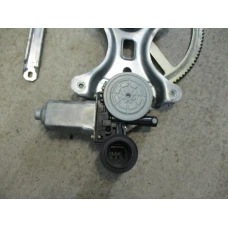 MEHANIZAM STAKLA PREDNJI DESNI Toyota RAV4 2004 2.0D4D