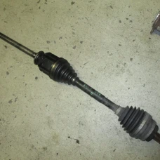 POLUOSOVINA PREDNJA DESNA Toyota RAV4 2004 2.0D4D