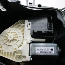 MEHANIZAM STAKLA PREDNJI DESNI Seat Leon 2010 1.6 16V 1T0959702AC