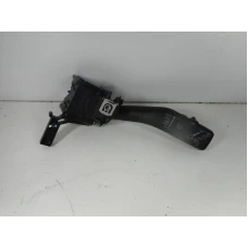 RUČICA POD VOLANOM Volkswagen Golf 2009 VI. 2.0TDI 1K0953519H