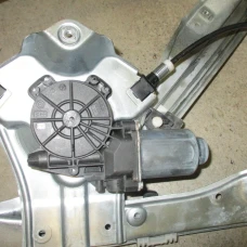 MEHANIZAM STAKLA PREDNJI DESNI Renault CLIO III 2012 1.2 16V