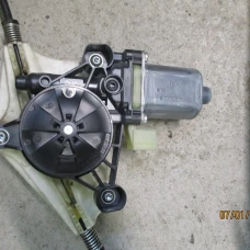 MEHANIZAM STAKLA PREDNJI DESNI Seat Leon 2013 1.6TDI 5F4837462D