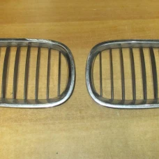 UKRASNA MASKA BMW 5 2004 520I