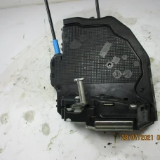 MEHANIZAM ZAKLJUČAVANJA ZADAJ DESNA Toyota Auris 2011 1.6