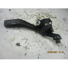 RUČICA POD VOLANOM Volkswagen Golf 2006 V. 1.9TDI