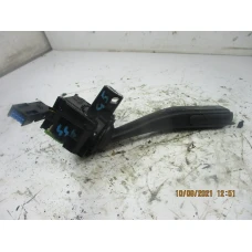 RUČICA POD VOLANOM Volkswagen Golf 2006 V. 1.9TDI 1K0953519A