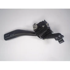 RUČICA POD VOLANOM Volkswagen Golf 2006 PLUS 1.9TDI 1k0953513cn