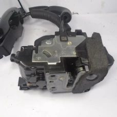 MEHANIZAM ZAKLJUČAVANJA ZADAJ DESNA Renault LAGUNA 2013 GRANDTOUR 2.0 DCI 825000003R