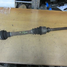 POLUOSOVINA PREDNJA DESNA Peugeot 5008 2010 1.6HDI
