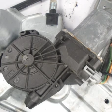 MEHANIZAM STAKLA PREDNJI DESNI Renault CLIO III 2012 1.2 16V 8200291147