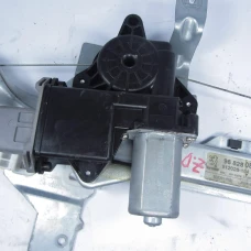 MEHANIZAM STAKLA ZADNJA DESNA Peugeot 3008 2009 1.6HDI 9682808680