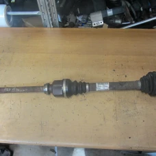 POLUOSOVINA PREDNJA DESNA Peugeot 3008 2009 1.6HDI 9684135480