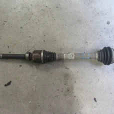 POLUOSOVINA PREDNJA DESNA Peugeot 208 2013 1.6 HDI 16V