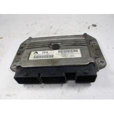 RAČUNALNIK MOTORA Dacia DUSTER 2011 1.6 16V 237101830r   237100740r