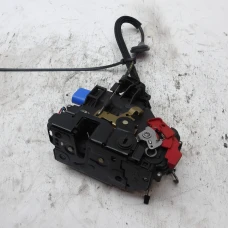 MEHANIZAM ZAKLJUČAVANJA ZADAJ DESNA Volkswagen Caddy 2010 1.6 TDI 7l0839016