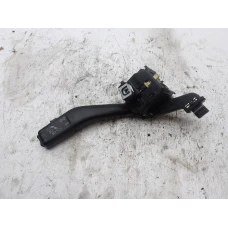 RUČICA POD VOLANOM Volkswagen Golf 2009 VI. 1.6TDI
