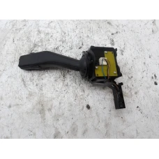 RUČICA POD VOLANOM Volkswagen Golf 2009 VI. 1.6TDI 1k0953519j