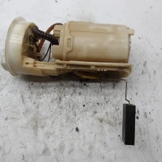 PUMPA U REZERVOARU Volkswagen Golf 2001 1.6