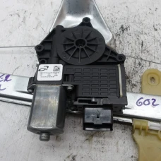 MEHANIZAM STAKLA PREDNJA LIJEVA Dacia DUSTER 2019 1.6 16V 4X4 807217664R
