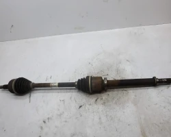 POLUOSOVINA PREDNJA DESNA Renault MEGANE III  2010 1.5 DCI 8200725502