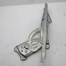 MEHANIZAM STAKLA PREDNJI DESNI Renault MEGANE III  2010 1.5 DCI 807203154R 807301396R