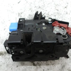 MEHANIZAM ZAKLJUČAVANJA ZADAJ DESNA Volkswagen Touran 2014 2.0 TDI AUT. 3d4839016a 3D4839016K