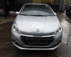 AUTO ZA DIJELOVE Peugeot 208 2015 1.2