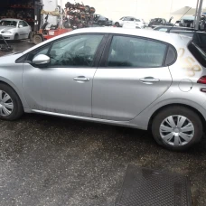 AUTO ZA DIJELOVE Peugeot 208 2015 1.2