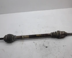 POLUOSOVINA PREDNJA DESNA Peugeot 208 2013 1.2 9801611280