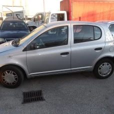 AUTO ZA DIJELOVE Toyota Yaris 2000 1.0